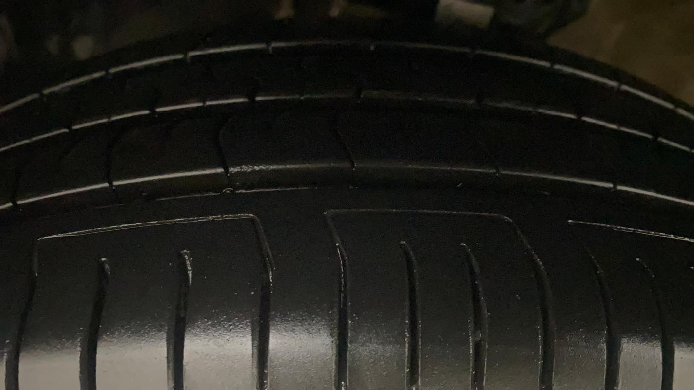 2017 Volkswagen Ameo HIGHLINE PLUS 1.5L AT 16 ALLOY, Diesel, Automatic, 71,356 km, Left Front Tyre Tread