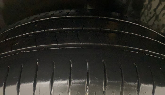 2017 Volkswagen Ameo HIGHLINE PLUS 1.5L AT 16 ALLOY, Diesel, Automatic, 71,356 km, Left Rear Tyre Tread