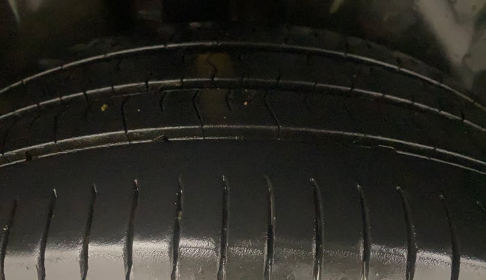 2017 Volkswagen Ameo HIGHLINE PLUS 1.5L AT 16 ALLOY, Diesel, Automatic, 71,356 km, Right Rear Tyre Tread