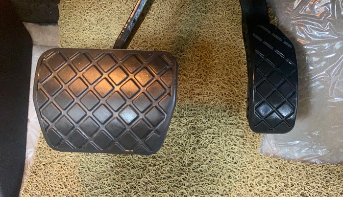 2017 Volkswagen Ameo HIGHLINE PLUS 1.5L AT 16 ALLOY, Diesel, Automatic, 71,356 km, Pedals