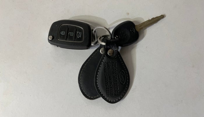 2021 Hyundai VENUE S 1.2, Petrol, Manual, 11,356 km, Key Close Up