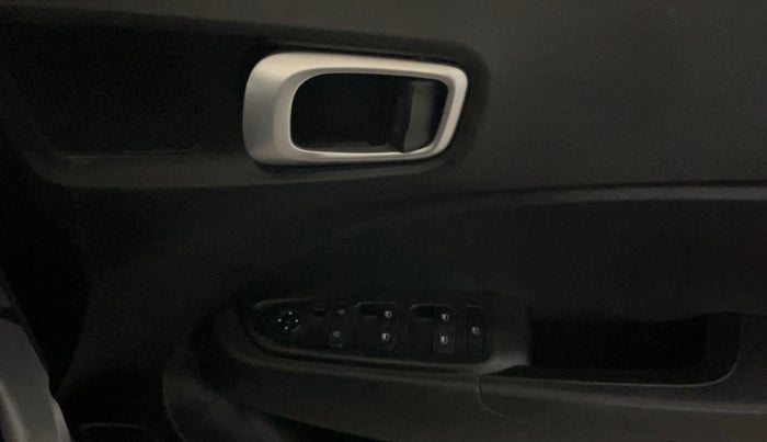 2021 Hyundai VENUE S 1.2, Petrol, Manual, 11,356 km, Driver Side Door Panels Control