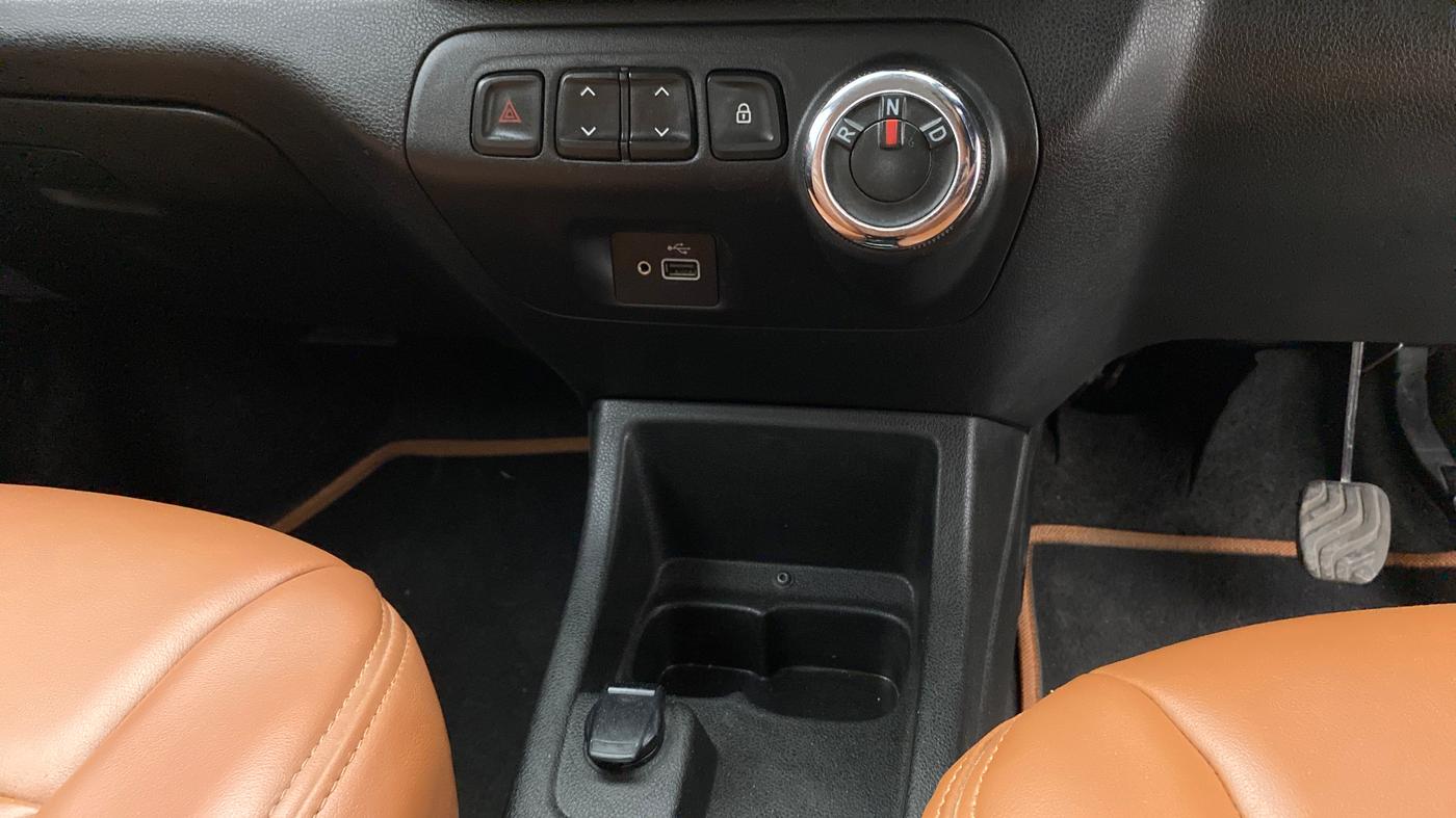 2019 Renault Kwid CLIMBER 1.0 AMT, Petrol, Automatic, 71,238 km, Gear Lever