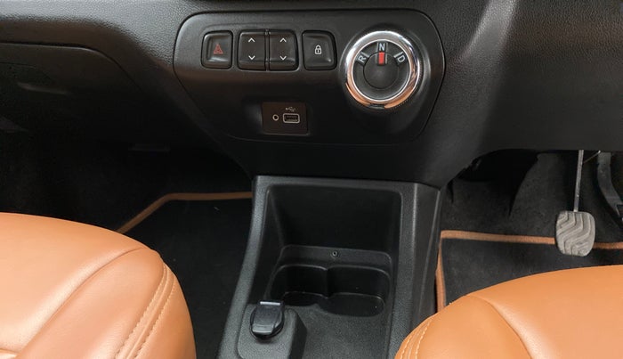 2019 Renault Kwid CLIMBER 1.0 AMT, Petrol, Automatic, 71,238 km, Gear Lever