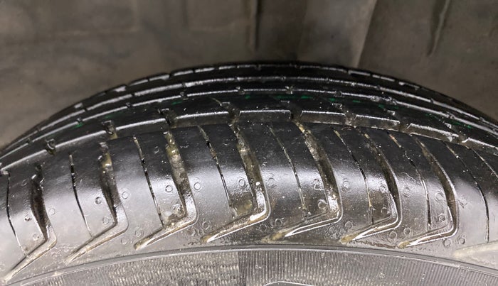2019 Renault Kwid CLIMBER 1.0 AMT, Petrol, Automatic, 71,238 km, Left Rear Tyre Tread