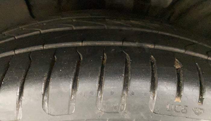 2017 Hyundai New Elantra 2.0 SX AT PETROL, Petrol, Automatic, 1,00,502 km, Left Front Tyre Tread