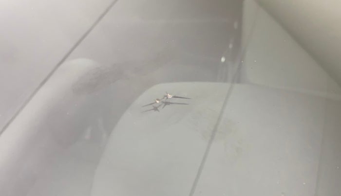 2017 Hyundai New Elantra 2.0 SX AT PETROL, Petrol, Automatic, 1,00,502 km, Front windshield - Minor spot on windshield