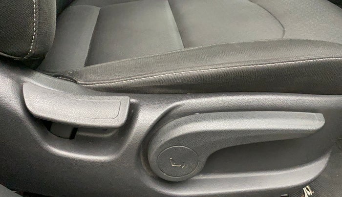 2017 Hyundai New Elantra 2.0 SX AT PETROL, Petrol, Automatic, 1,00,502 km, Driver Side Adjustment Panel