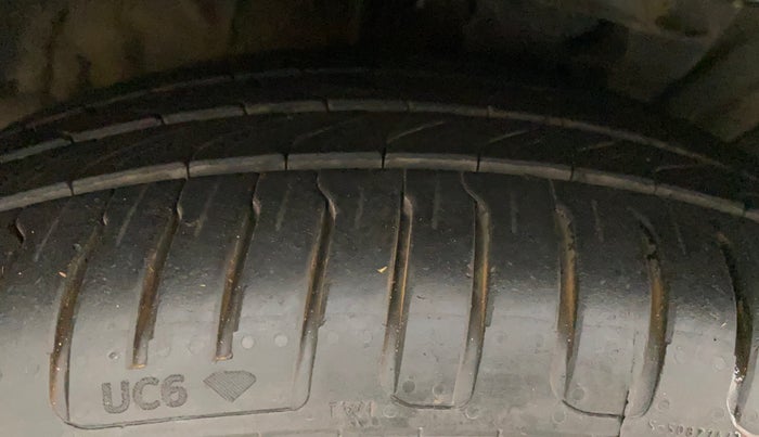 2017 Hyundai New Elantra 2.0 SX AT PETROL, Petrol, Automatic, 1,00,502 km, Right Front Tyre Tread