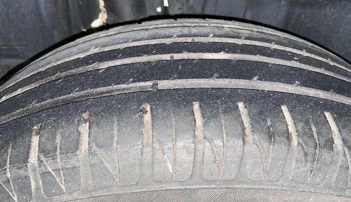 2019 Maruti Swift LXI, Petrol, Manual, 44,468 km, Right Rear Tyre Tread