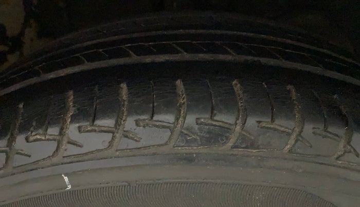 2019 Maruti Swift LXI, Petrol, Manual, 44,468 km, Right Front Tyre Tread