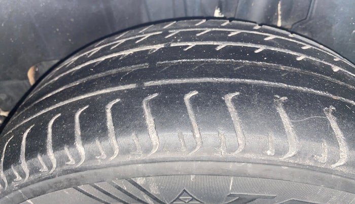 2019 Maruti Swift LXI, Petrol, Manual, 44,468 km, Left Rear Tyre Tread