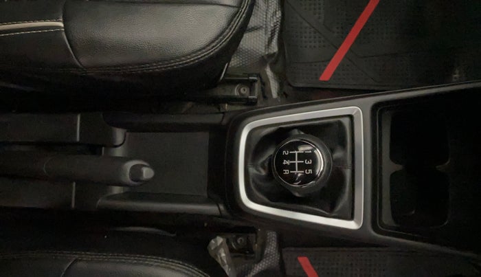2019 Maruti Swift LXI, Petrol, Manual, 44,468 km, Gear Lever