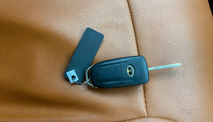 2019 Tata Tiago XZ PLUS PETROL, Petrol, Manual, 71,604 km, Key Close Up