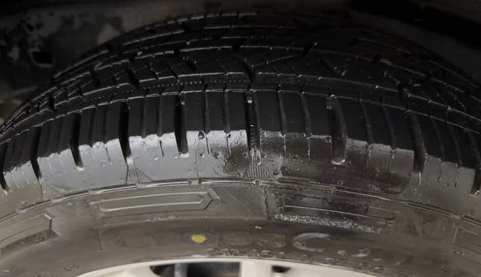 2016 Toyota Innova Crysta 2.7 ZX AT 7 STR, Petrol, Automatic, 45,048 km, Left Rear Tyre Tread