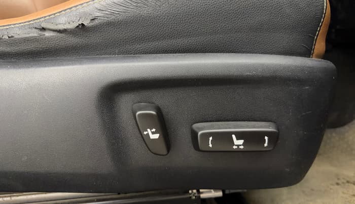 2016 Toyota Innova Crysta 2.7 ZX AT 7 STR, Petrol, Automatic, 45,048 km, Driver Side Adjustment Panel