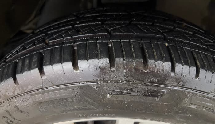 2016 Toyota Innova Crysta 2.7 ZX AT 7 STR, Petrol, Automatic, 45,048 km, Right Front Tyre Tread
