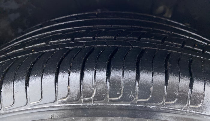 2017 Hyundai New Elantra 2.0 S MT, Petrol, Manual, 33,377 km, Right Front Tyre Tread