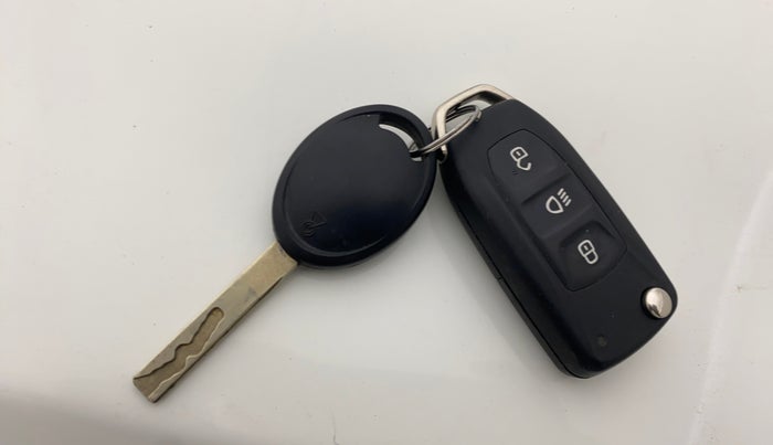 2022 Tata Tiago XZ PLUS CNG, CNG, Manual, 35,137 km, Key Close Up