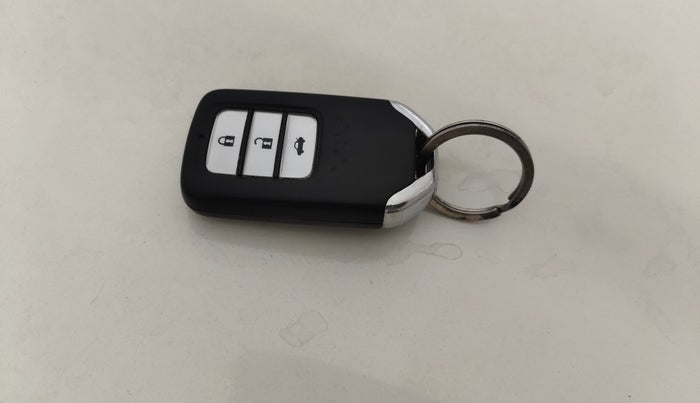 2015 Honda City 1.5L I-VTEC VX CVT, CNG, Automatic, 84,765 km, Key Close Up