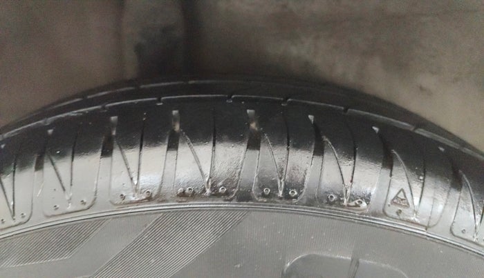 2015 Honda City 1.5L I-VTEC VX CVT, CNG, Automatic, 84,765 km, Right Rear Tyre Tread