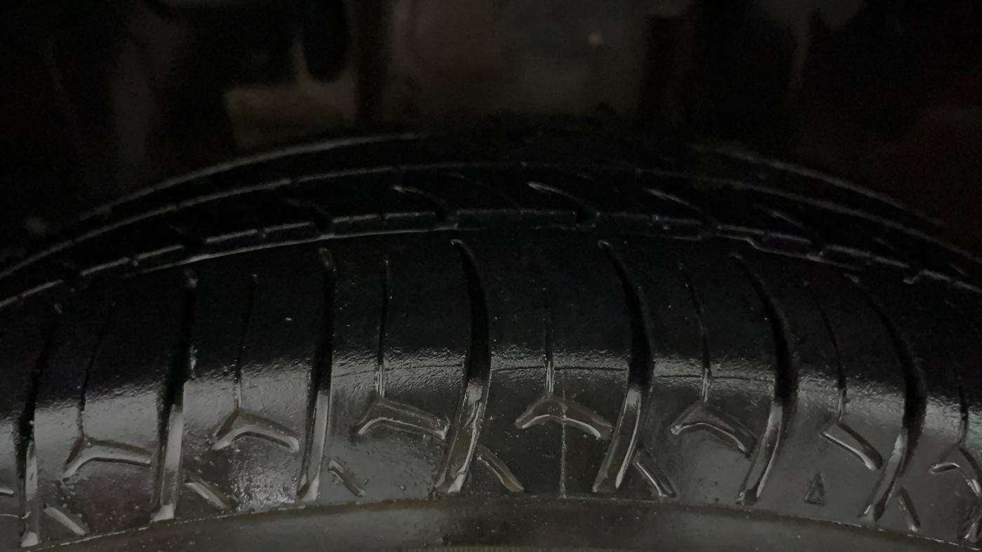 2022 Renault Kwid CLIMBER MT 1.0, Petrol, Manual, 61,431 km, Left Front Tyre Tread
