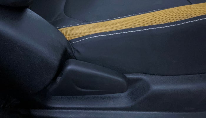2022 Renault Kwid CLIMBER MT 1.0, Petrol, Manual, 61,431 km, Driver Side Adjustment Panel