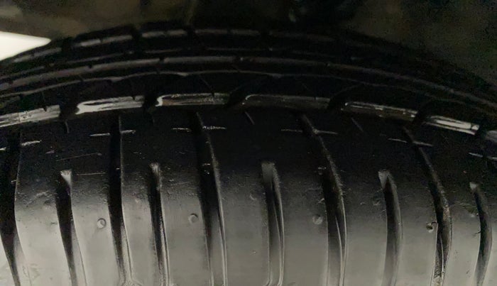 2011 Hyundai i10 SPORTZ 1.2, Petrol, Manual, 54,234 km, Left Front Tyre Tread