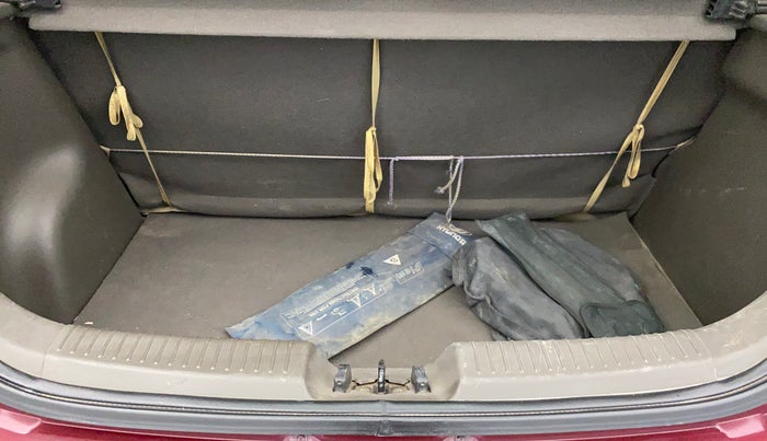 2014 Hyundai i10 SPORTZ 1.1, Petrol, Manual, 39,040 km, Boot Inside