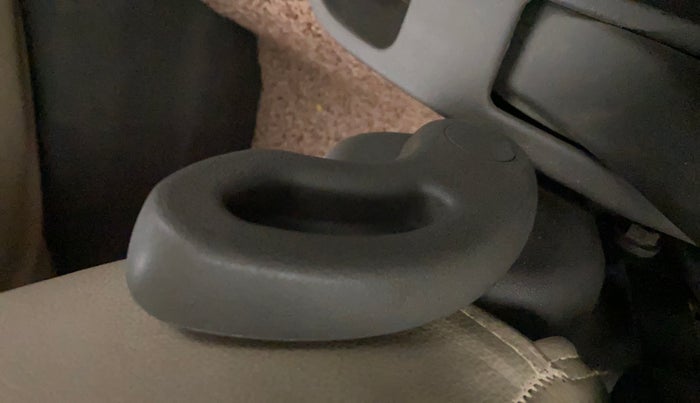 2014 Hyundai i10 SPORTZ 1.1, Petrol, Manual, 39,040 km, Driver Side Adjustment Panel