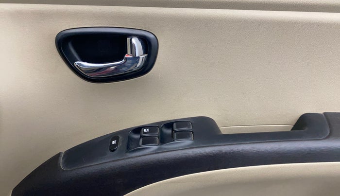 2014 Hyundai i10 SPORTZ 1.1, Petrol, Manual, 39,040 km, Driver Side Door Panels Control