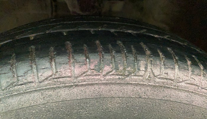 2014 Hyundai i10 SPORTZ 1.1, Petrol, Manual, 39,040 km, Left Front Tyre Tread