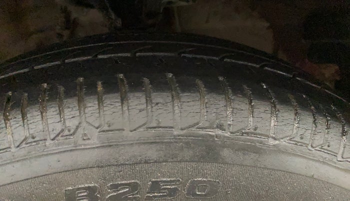 2014 Hyundai i10 SPORTZ 1.1, Petrol, Manual, 39,040 km, Right Front Tyre Tread