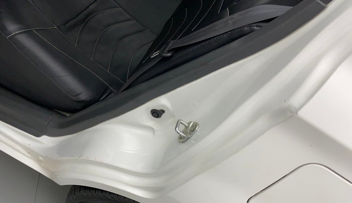 2017 Maruti Alto 800 LXI, Petrol, Manual, 30,183 km, Left C pillar - Slightly dented