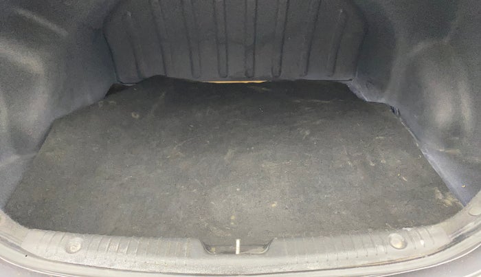 2015 Hyundai Verna FLUIDIC 1.6 CRDI S 4S, Diesel, Manual, 1,11,010 km, Boot Inside