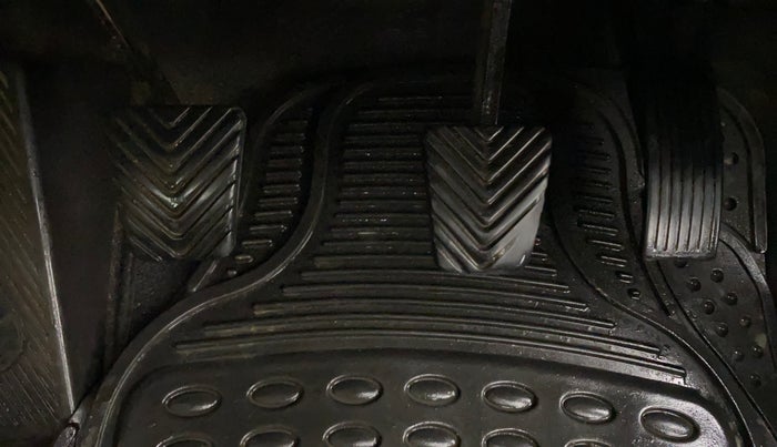 2015 Hyundai Verna FLUIDIC 1.6 CRDI S 4S, Diesel, Manual, 1,11,010 km, Pedals