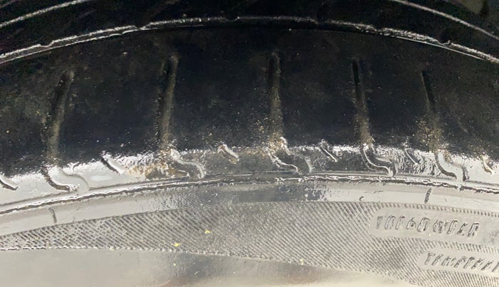 2015 Hyundai Verna FLUIDIC 1.6 CRDI S 4S, Diesel, Manual, 1,11,010 km, Right Front Tyre Tread