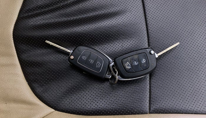 2015 Hyundai Verna FLUIDIC 1.6 CRDI S 4S, Diesel, Manual, 1,11,010 km, Key Close Up