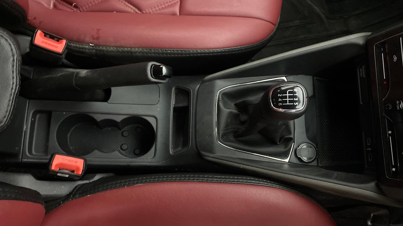 2025 Skoda Kylaq Signature Plus, Petrol, Manual, 8,800 km, Gear Lever