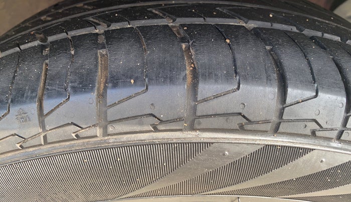 2018 Hyundai Creta SX 1.6 PETROL, Petrol, Manual, 1,23,472 km, Right Front Tyre Tread