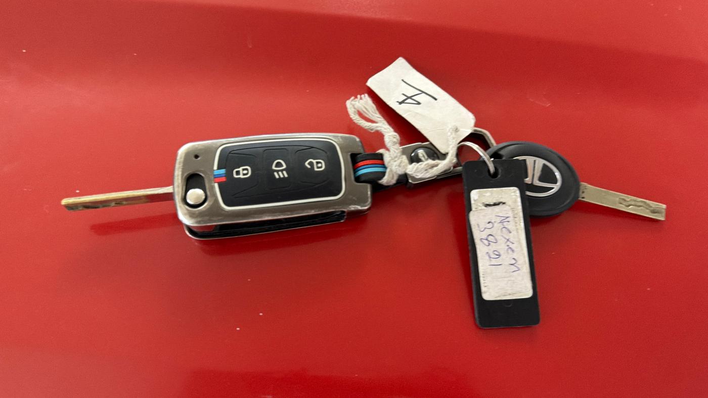 2020 Tata NEXON XM PETROL, Petrol, Manual, 65,255 km, Key Close Up