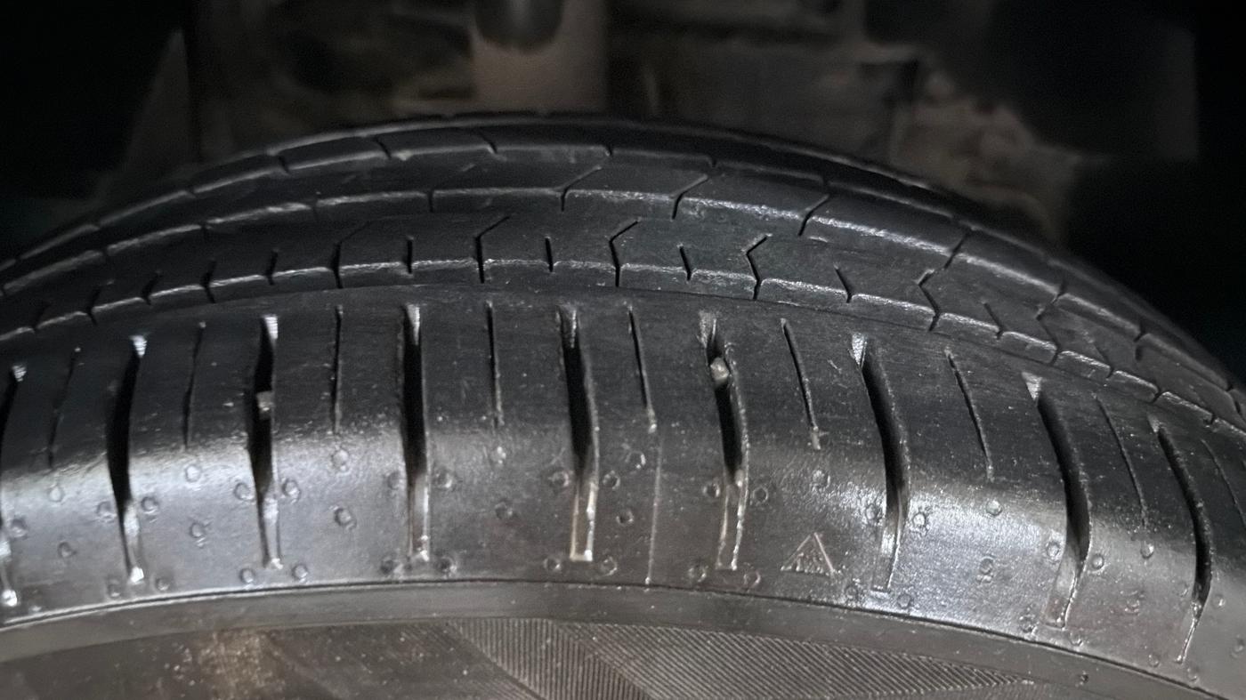2020 Tata NEXON XM PETROL, Petrol, Manual, 65,255 km, Right Front Tyre Tread