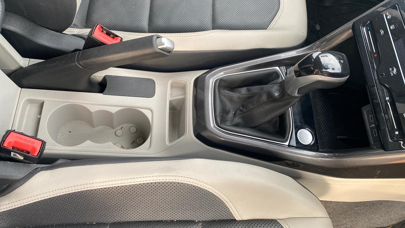 2021 Volkswagen TAIGUN TOPLINE 1.0 TSI AT, Petrol, Automatic, 44,429 km, Gear Lever