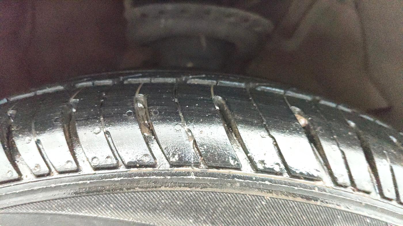 2013 Hyundai i20 MAGNA 1.2, Petrol, Manual, 32,194 km, Right Front Tyre Tread