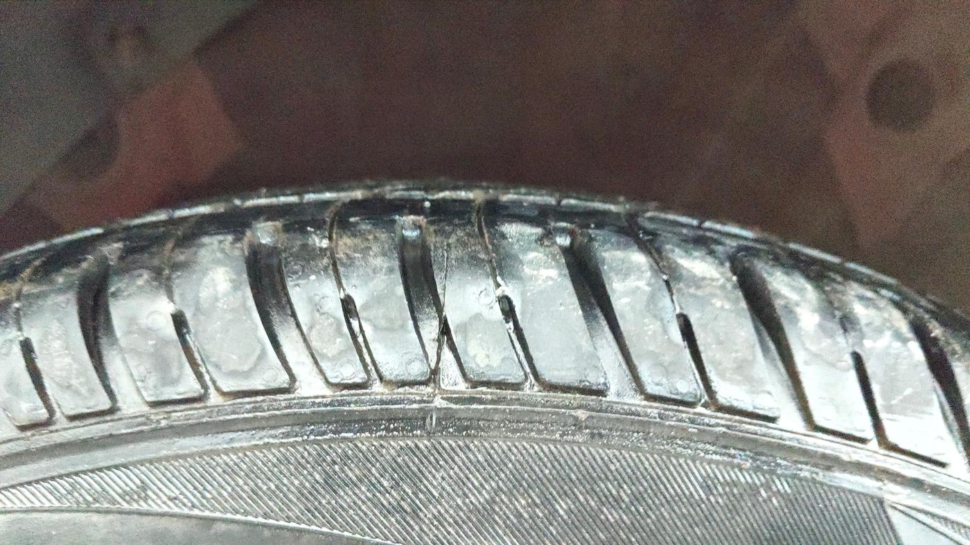 2013 Hyundai i20 MAGNA 1.2, Petrol, Manual, 32,194 km, Right Rear Tyre Tread