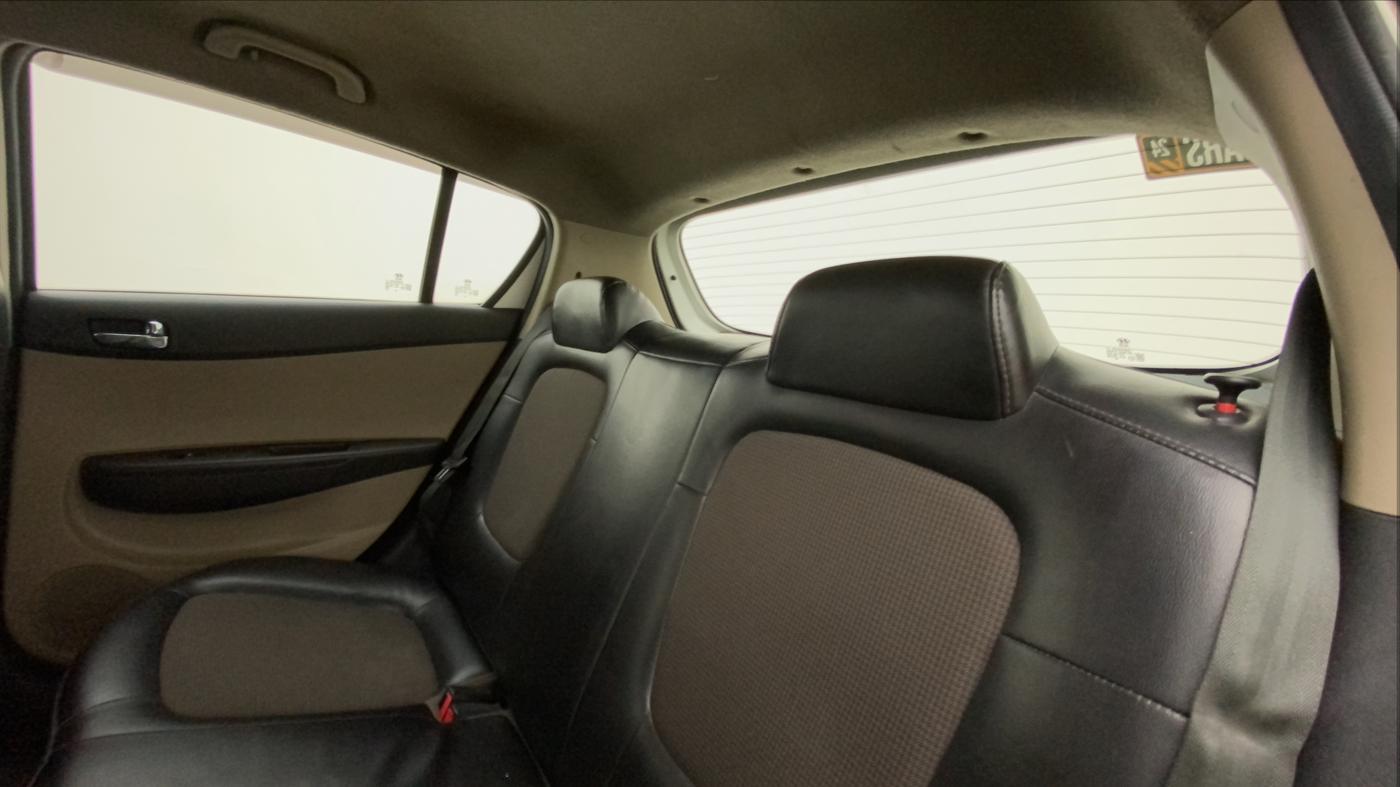 2013 Hyundai i20 MAGNA (O) 1.4 CRDI, Diesel, Manual, 94,514 km, Right Side Rear Door Cabin
