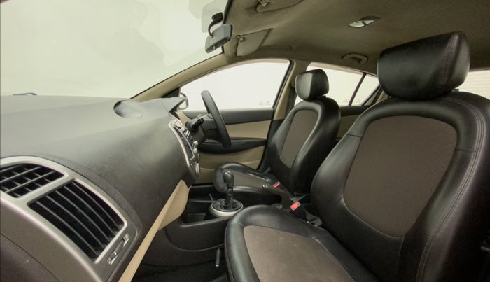 2013 Hyundai i20 MAGNA (O) 1.4 CRDI, Diesel, Manual, 94,514 km, Right Side Front Door Cabin
