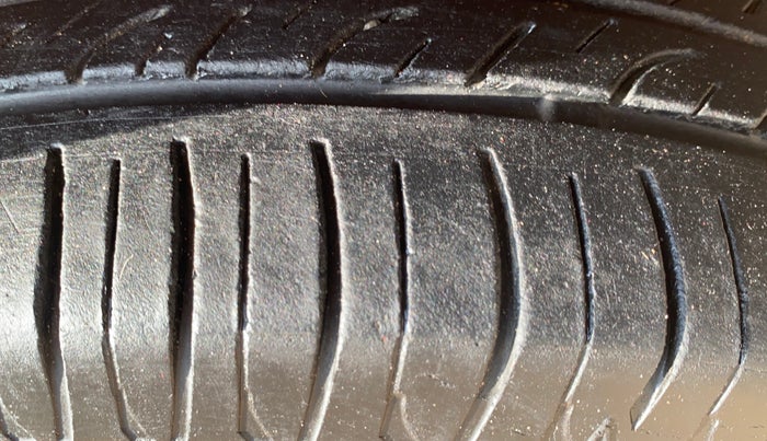 2014 Maruti Celerio VXI AMT, Petrol, Automatic, 1,09,207 km, Right Front Tyre Tread