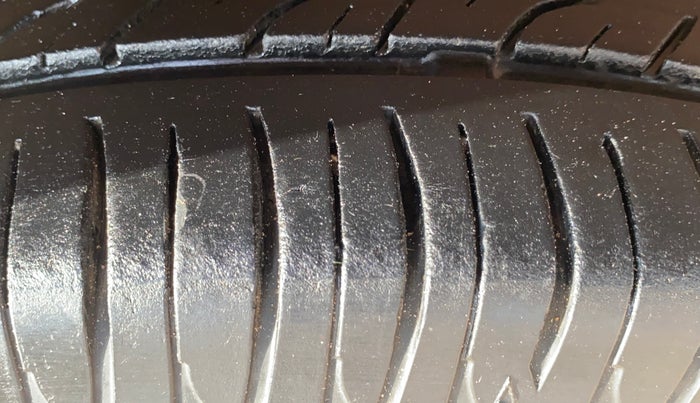 2014 Maruti Celerio VXI AMT, Petrol, Automatic, 1,09,207 km, Right Rear Tyre Tread