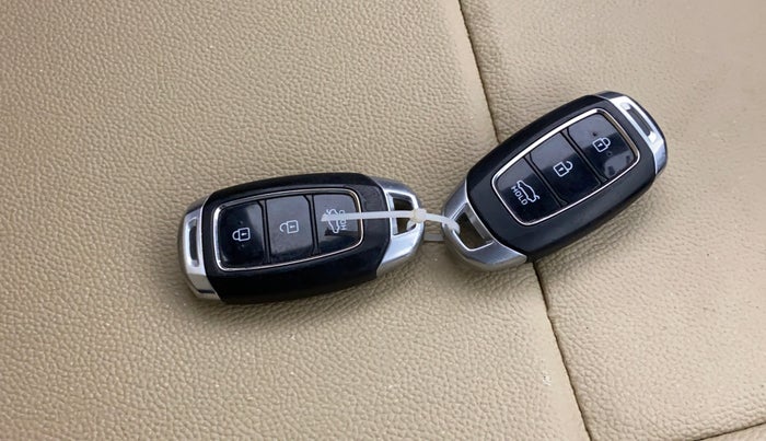 2017 Hyundai Verna 1.6 VTVT SX O, Petrol, Manual, 81,006 km, Key Close Up